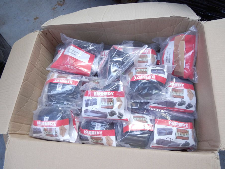 55 approx Kennedy moulded knee pads on pallet - (...