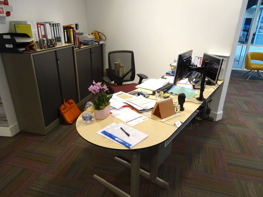 Ahrend 1800x900mm maple desk with 2x Ahrend storag...