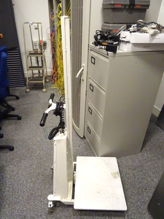 Edmo Lift WP80 electric lifter, 80kg SWL, built in...