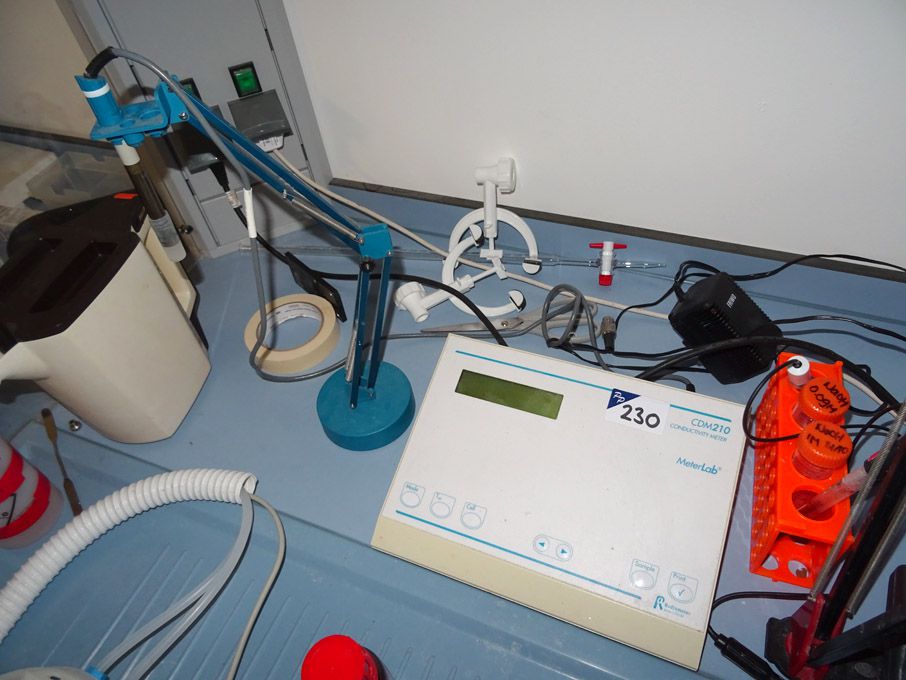 Meterlab CDM 210 conductivity meter