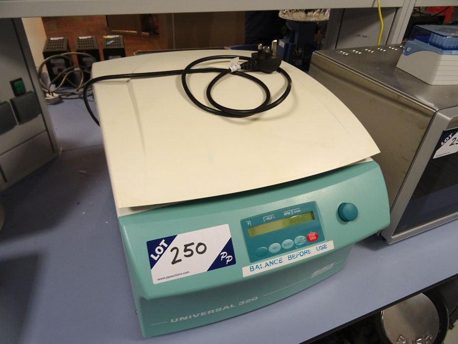 Hettich Universal 320 type 1401 desktop centrifuge...