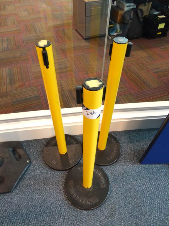 6x Tensabarrier floor type barriers