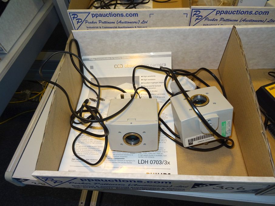 2x Philips Colour 490 CCD cameras