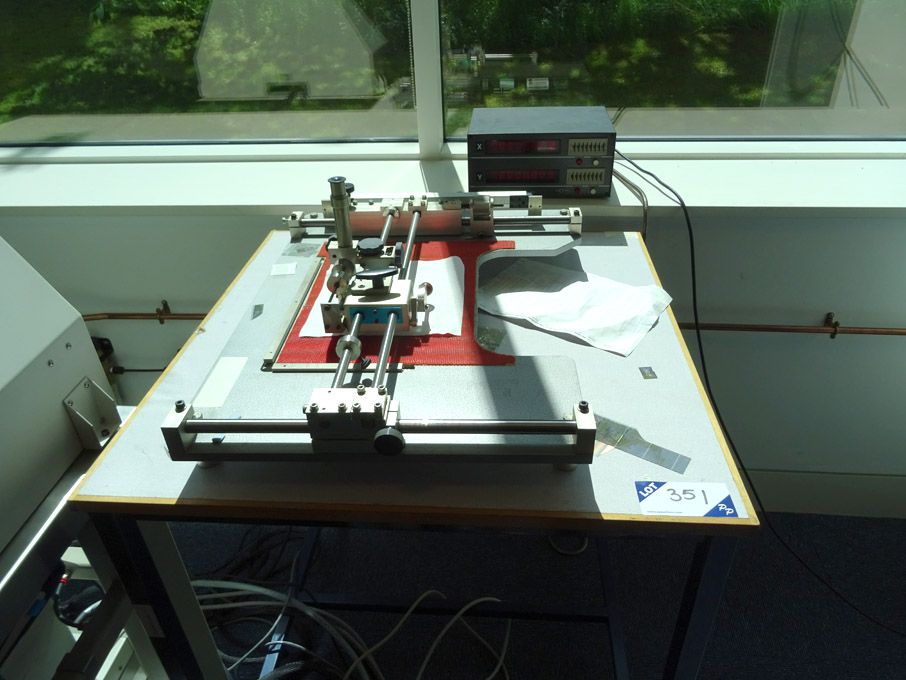 Table top cutting table with Sony DRO