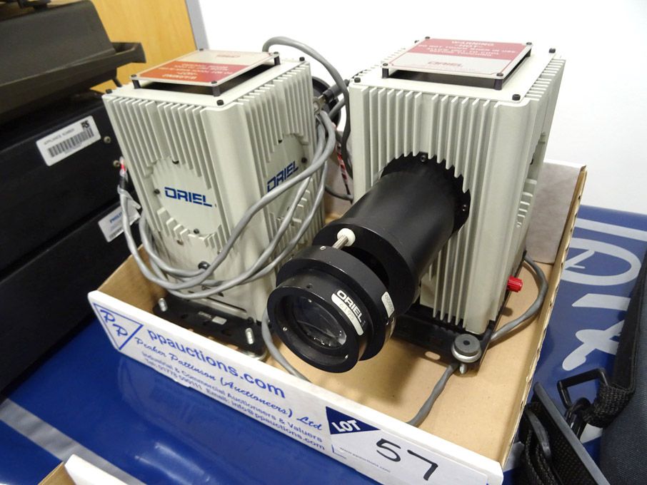 2x Oriel power light source