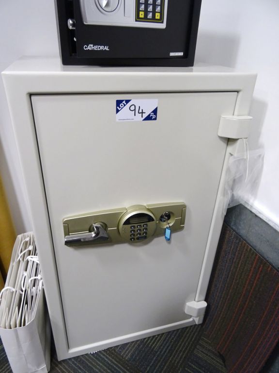 floor type firesafe with keypad & key, 580x500x100...