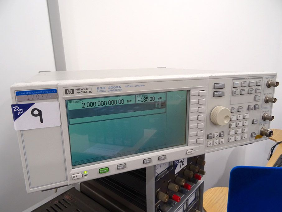 HP ESG-2000A signal generator, 250kHz - 2000MHz