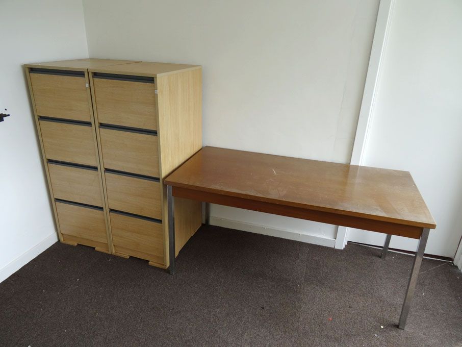 Contents of office inc: 4x upholstered chairs, 2x...