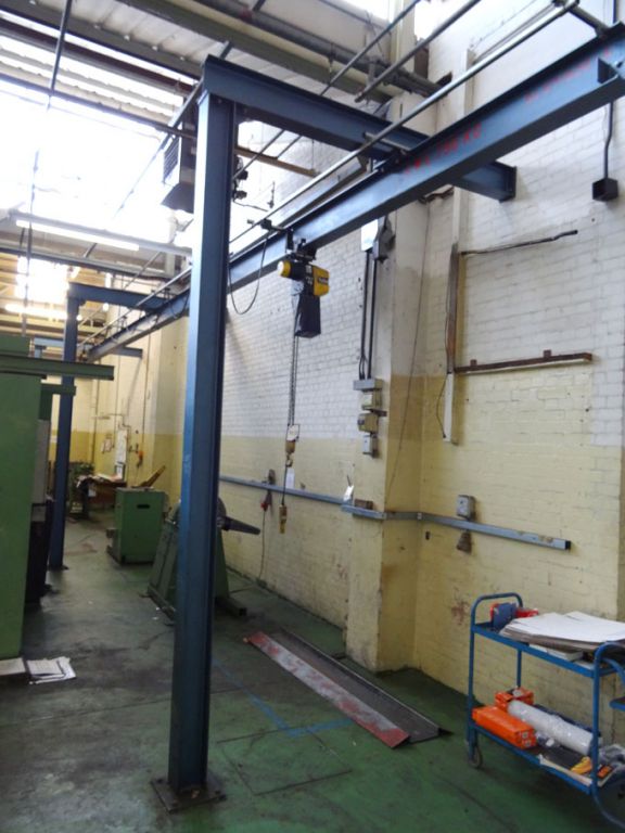 12m span, 3 post floor mounted gantry, 750kg SWL w...