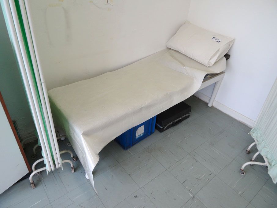 Surgery bed, 2x surgery mobile screens, surgery ch...