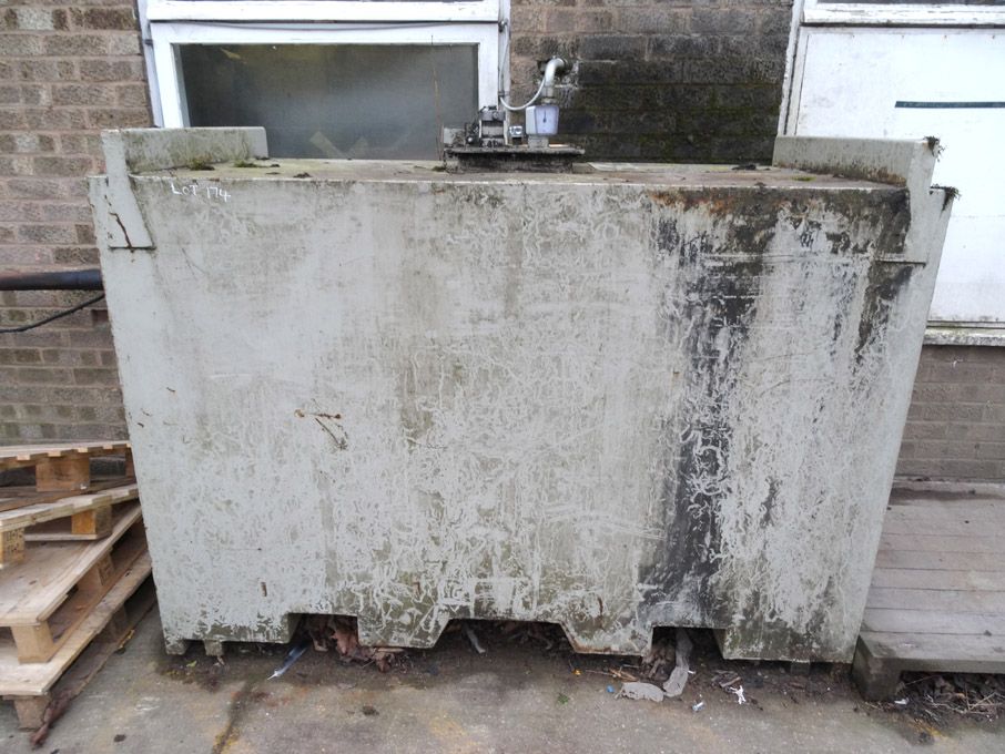 Forkable metal bunded engine oil storage tank, 900...