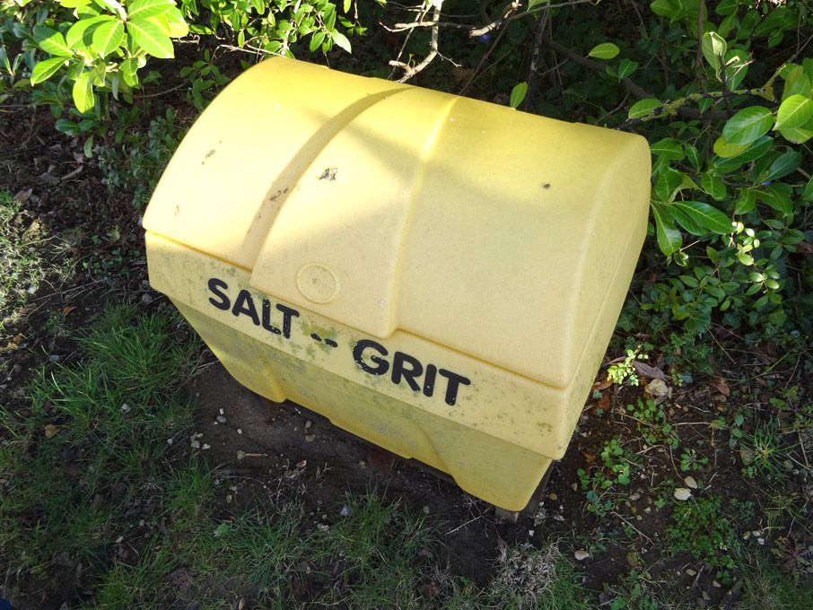 Salt bin with Qty salt