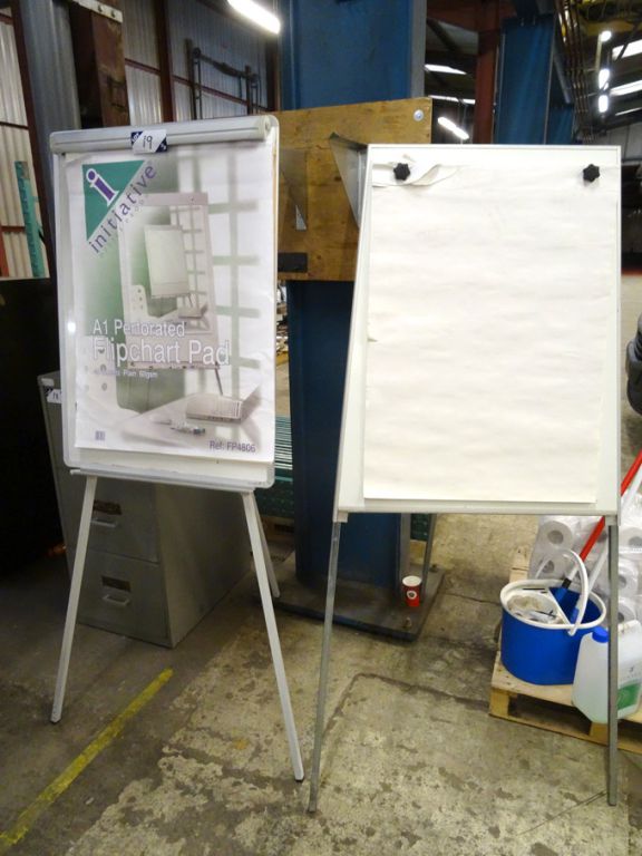 2x free standing flip chart boards
