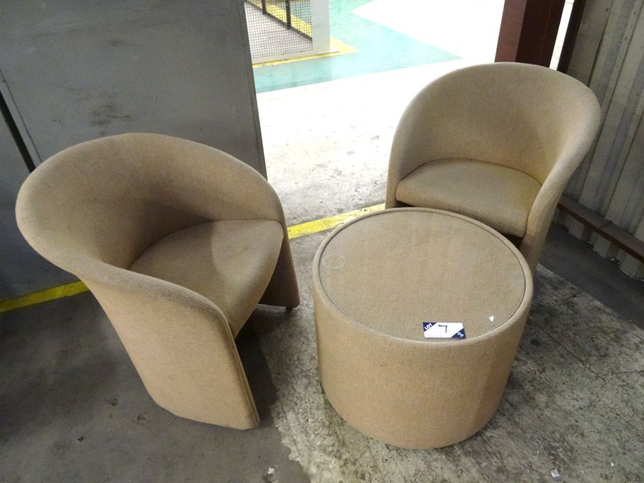 2x light brown reception chairs & 650mm dia table