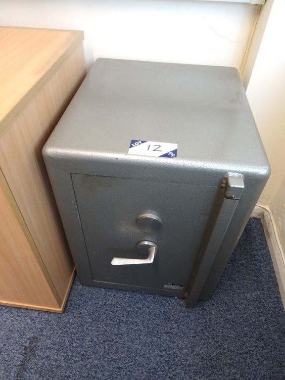 Key type safe, 18x20x24" external dimensions - Lo...