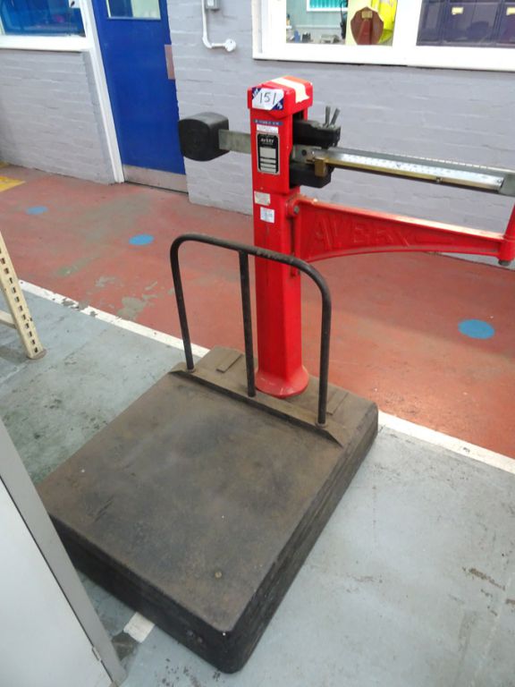 Avery 3205AA platform scales, 500kg SWL - Lot loc...