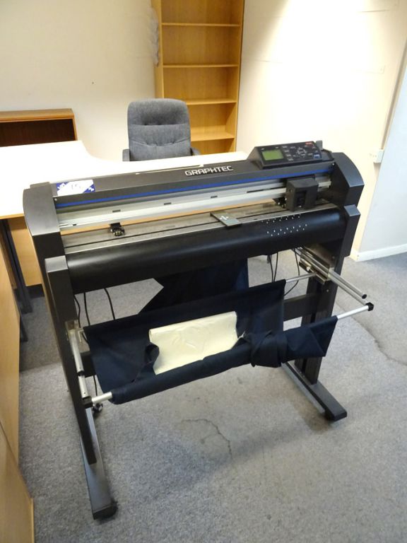 Graphtec FC8600-60 cutting plotter - Lot located...