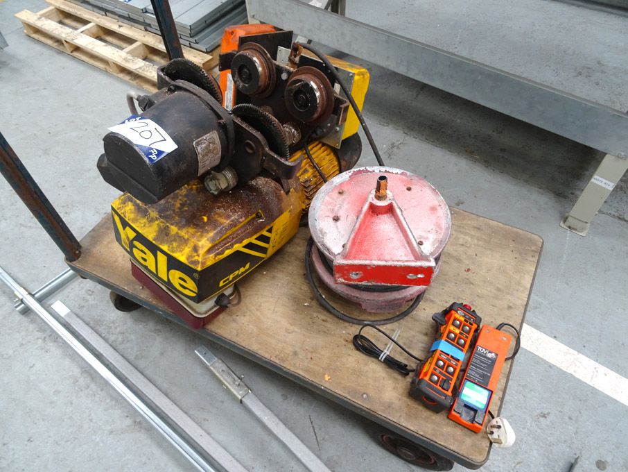 Yale electric chain hoist, 1000kg SWL, remote cont...