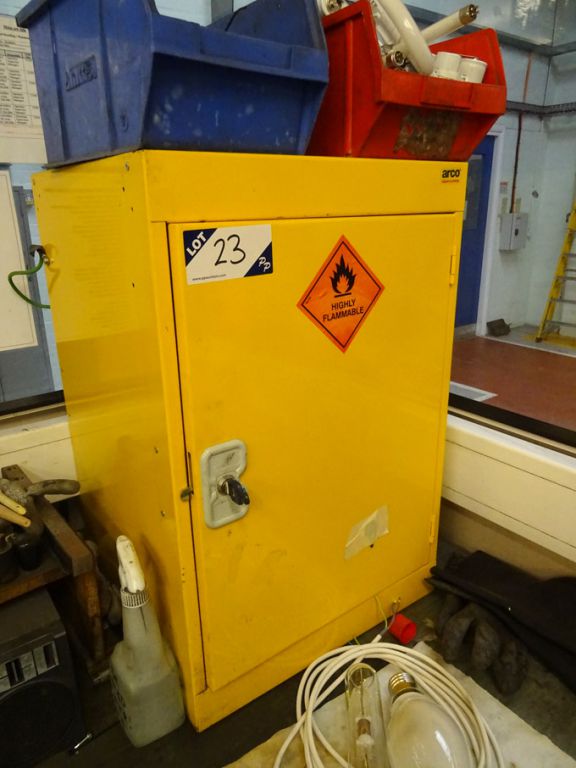 Flammable storage cabinet, 400x500x400mm - Lot lo...