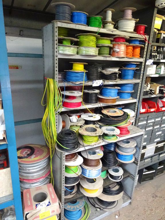 1x light duty rack with contents inc: various sing...