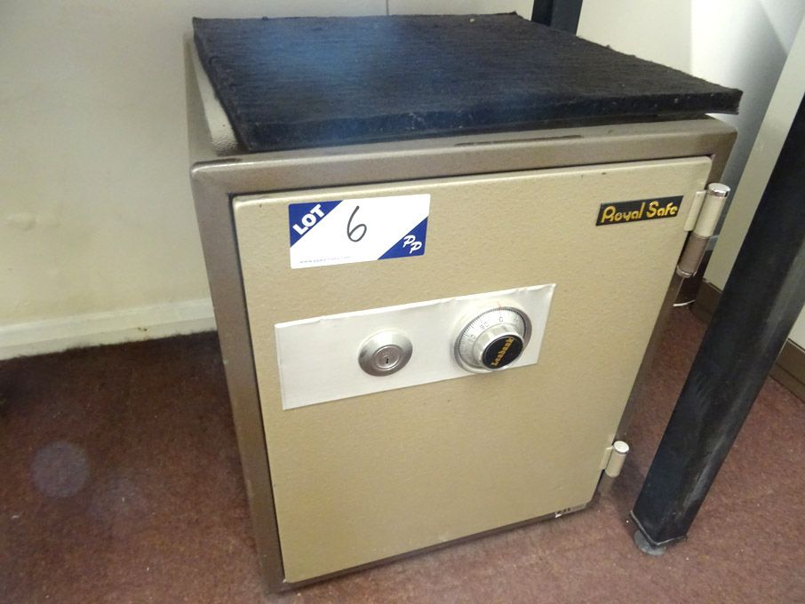 Royal Safe combination / key safe - Lot located a...