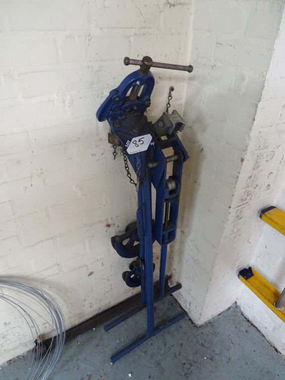Record heavy duty manual pipe bender with formers...