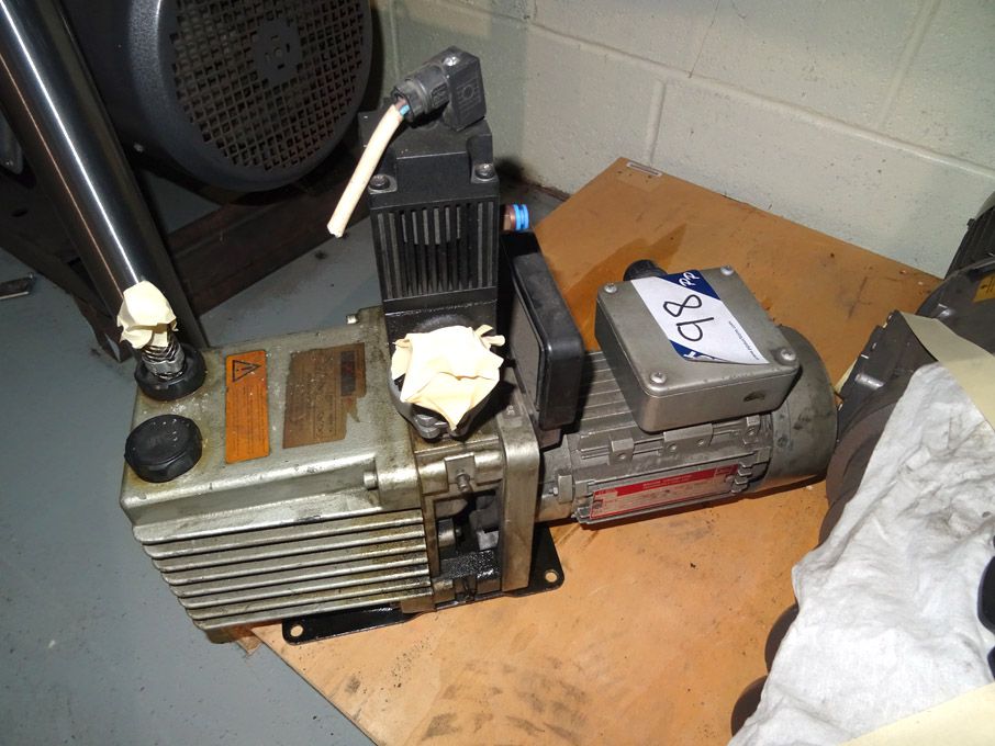 Edwards E2M8 high vacuum pump - Lot located at: S...