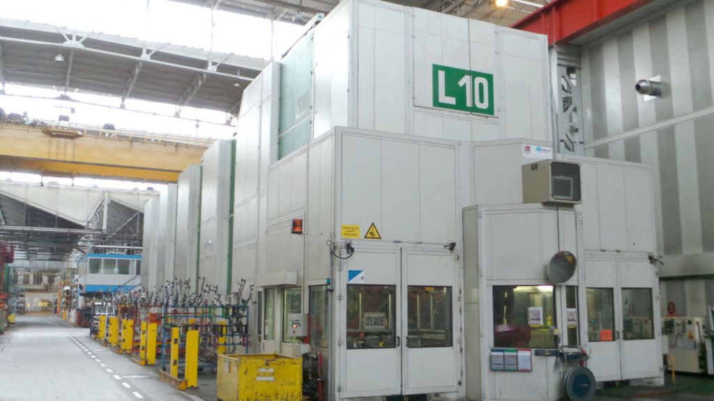 DANLY 5 PRESS TRANSER LINE with 7x COMAU TRANSFER...