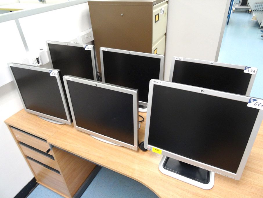 6x HP 19" LCD monitors