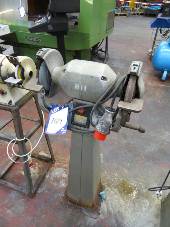 Wolf TG8HJ 8" double ended grinder on stand, 2950r...