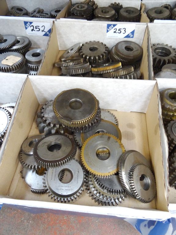 Qty various DP shaper cutters in 2 boxes - lot loc...