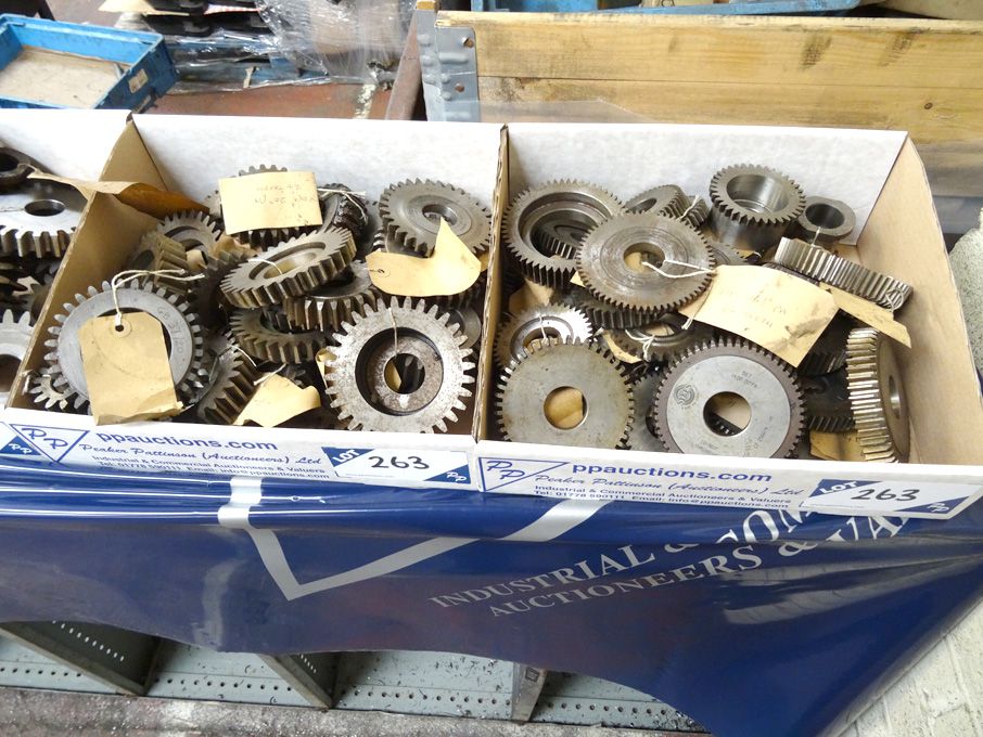Qty various Sykes etc topping gear shapers etc in...