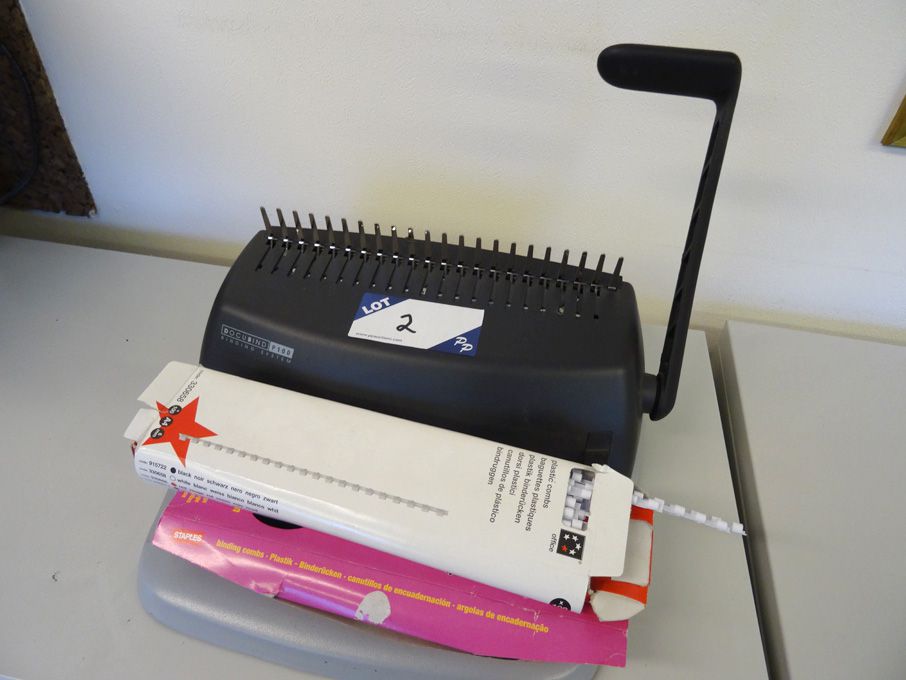 GBC P100 Docubind binding system - lot located at:...