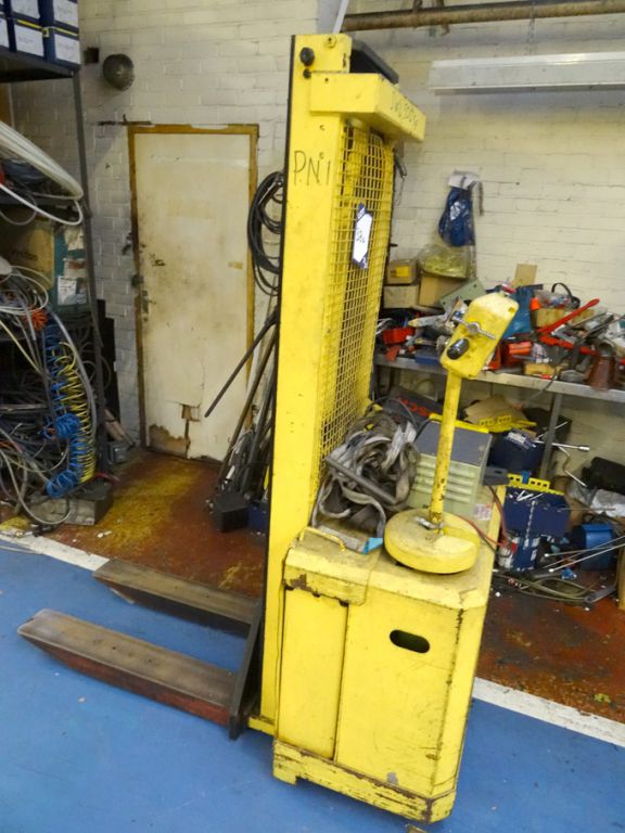 500kg SWL pedestrian electric pallet lift truck wi...