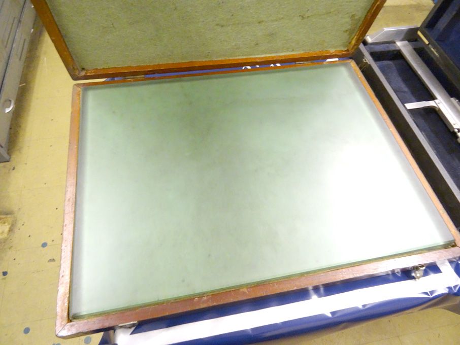 600x450mm glass plate in wooden case - Lot located...