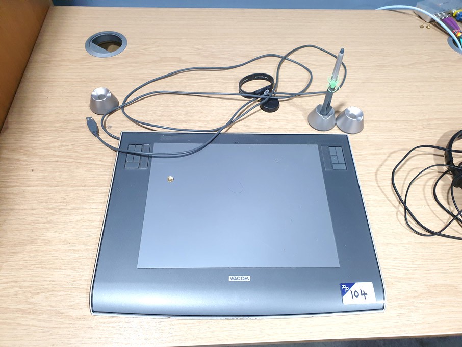 Wacom PTZ 930 graphics tablet