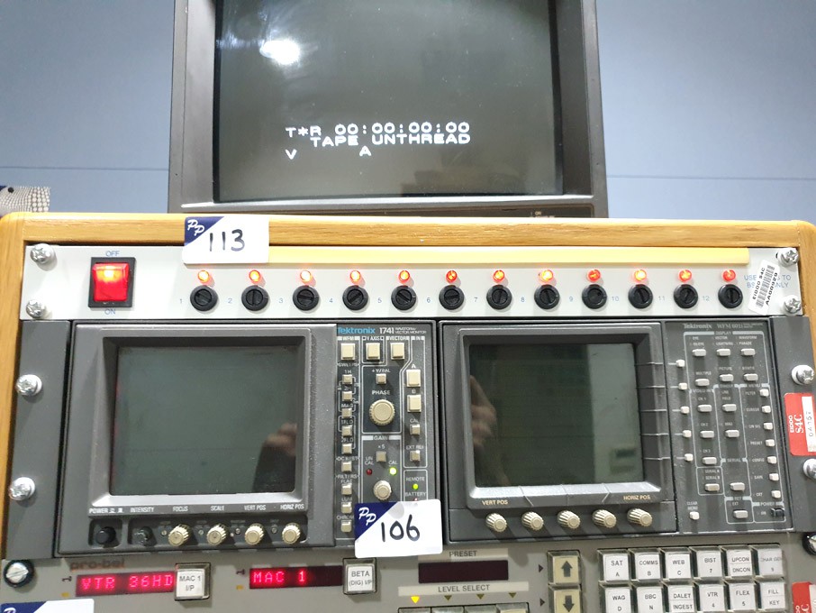 Tektronix 1741 waveform / vector monitor, Tektroni...