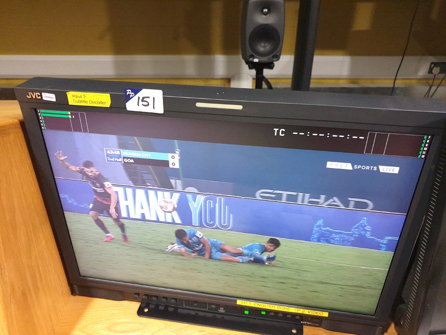 JVC DT-R24L4D multi format LCD studio monitor