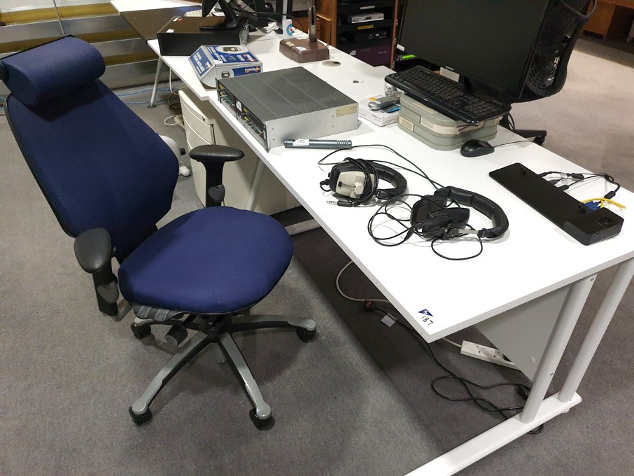 2x Vitra white office tables