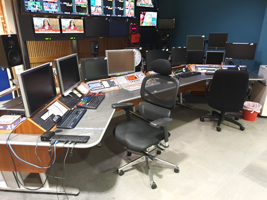 Custom Consoles 5000x1200mm ‘C’ shape grey modular...