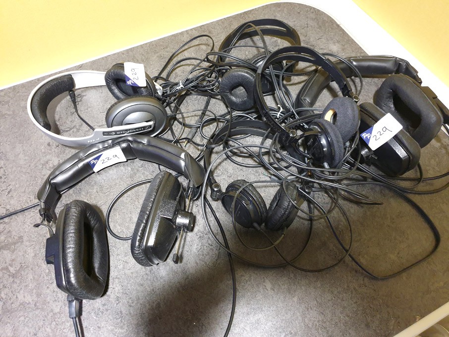 Qty various Sennheiser, Sony, Bayerdynamic etc hea...