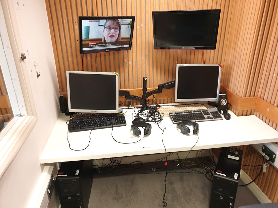 Contents of room inc: 2x HP Z420 workstations, 2x...