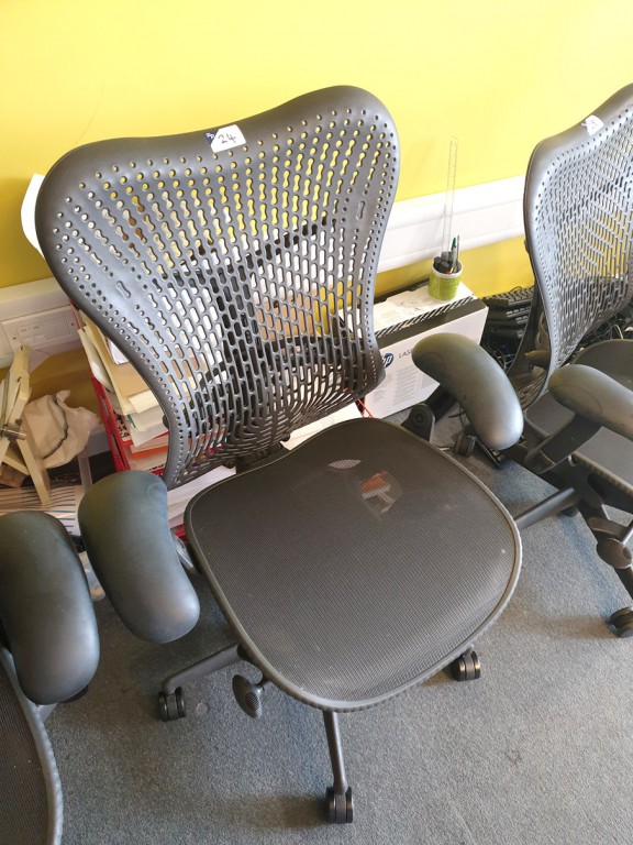 Herman Miller Mirra 1 graphite triflex swivel...