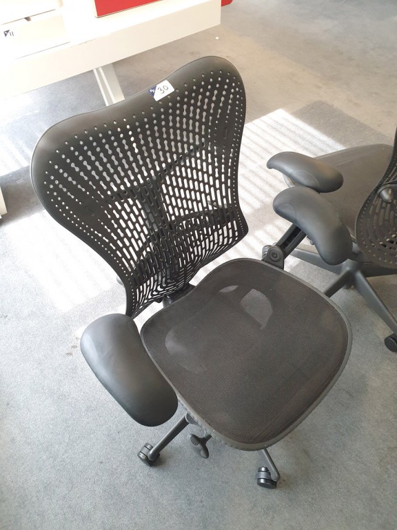 Herman Miller Mirra 1 graphite triflex swivel...