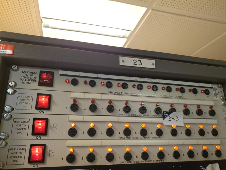 4x Rack type 10 way MDU's