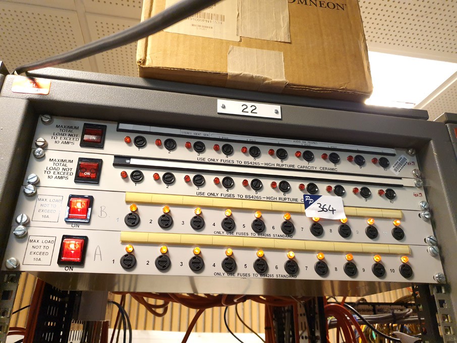 4x Rack type 10 way MDU's
