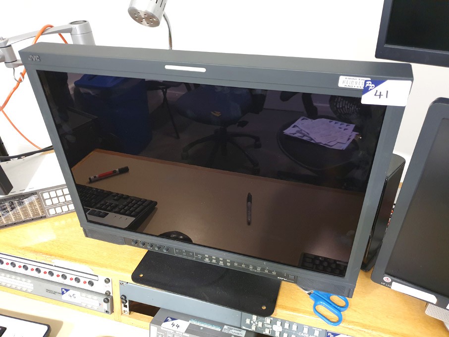 JVC DT-V24L3D multi-format LCD monitor