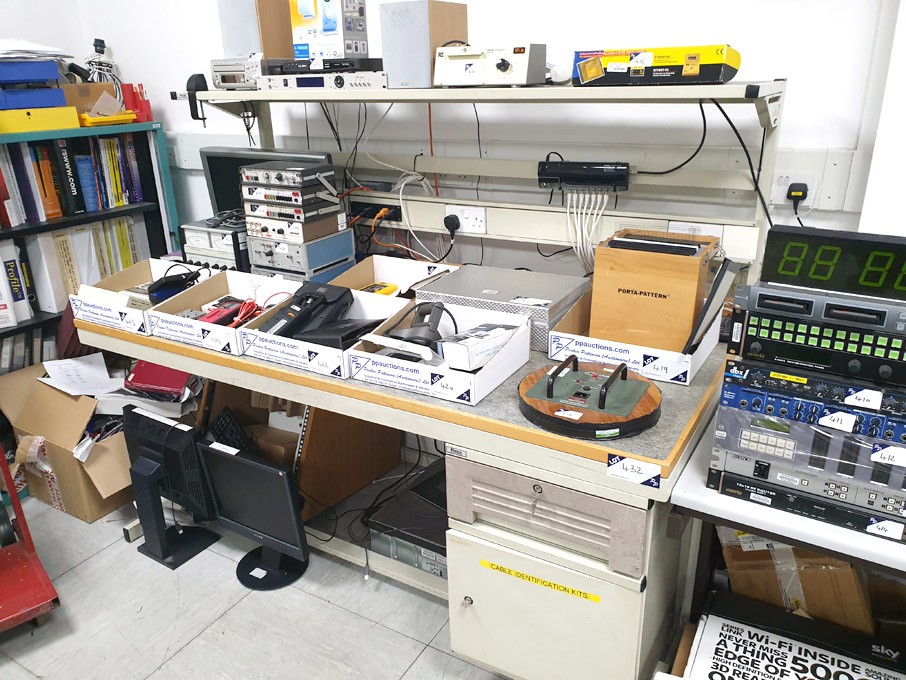 Kaymar 1800x910mm electronics workbench with socke...