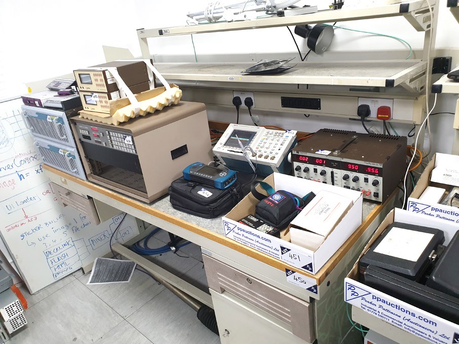 Kaymar 1800x910mm electronics workbench with socke...