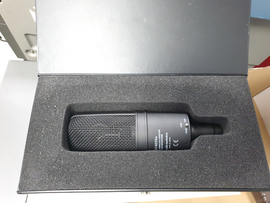Audio Technica AT4033A cardioid condenser studio m...
